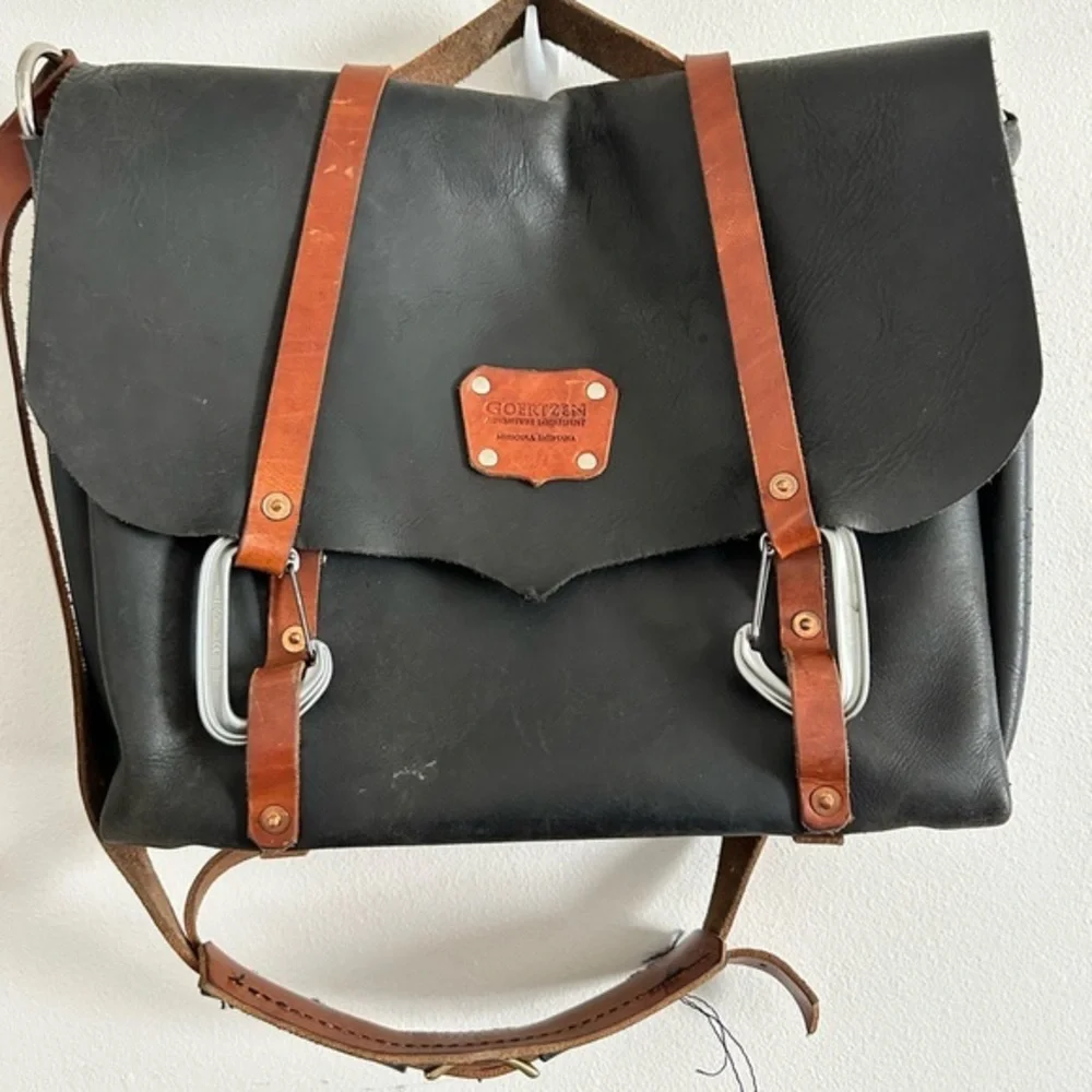 JACKSON TRADING COMPANY Messenger Bag-Black